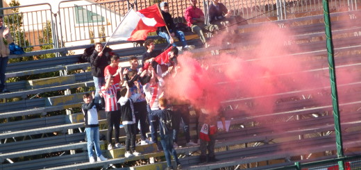 Foto B) i supporters dell'Isola Liri