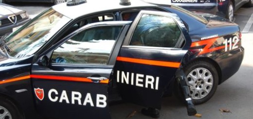 auto dei carabinieri immagine