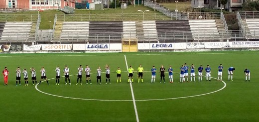 squadre al centro del campo Sora vs Nuova Itri