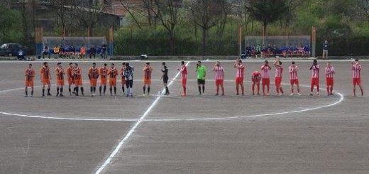 squadre al centro del campo Posta Fibreno vs Sgurgola