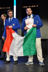 team-marsigliese-con-la-bandiera-italiana-immagine-5