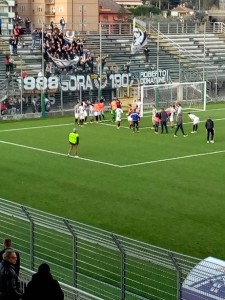 Sora tifosi e calciatori al termine della partita